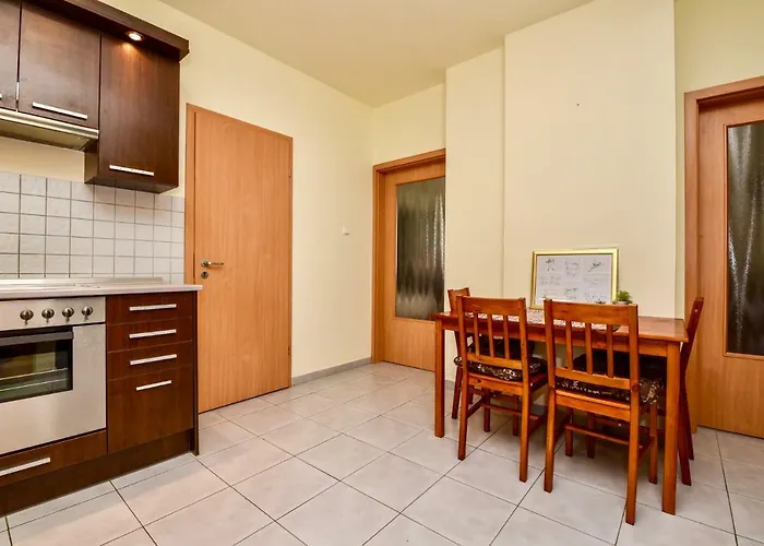 Cappuccino Apartment With Balcony And Free Parking